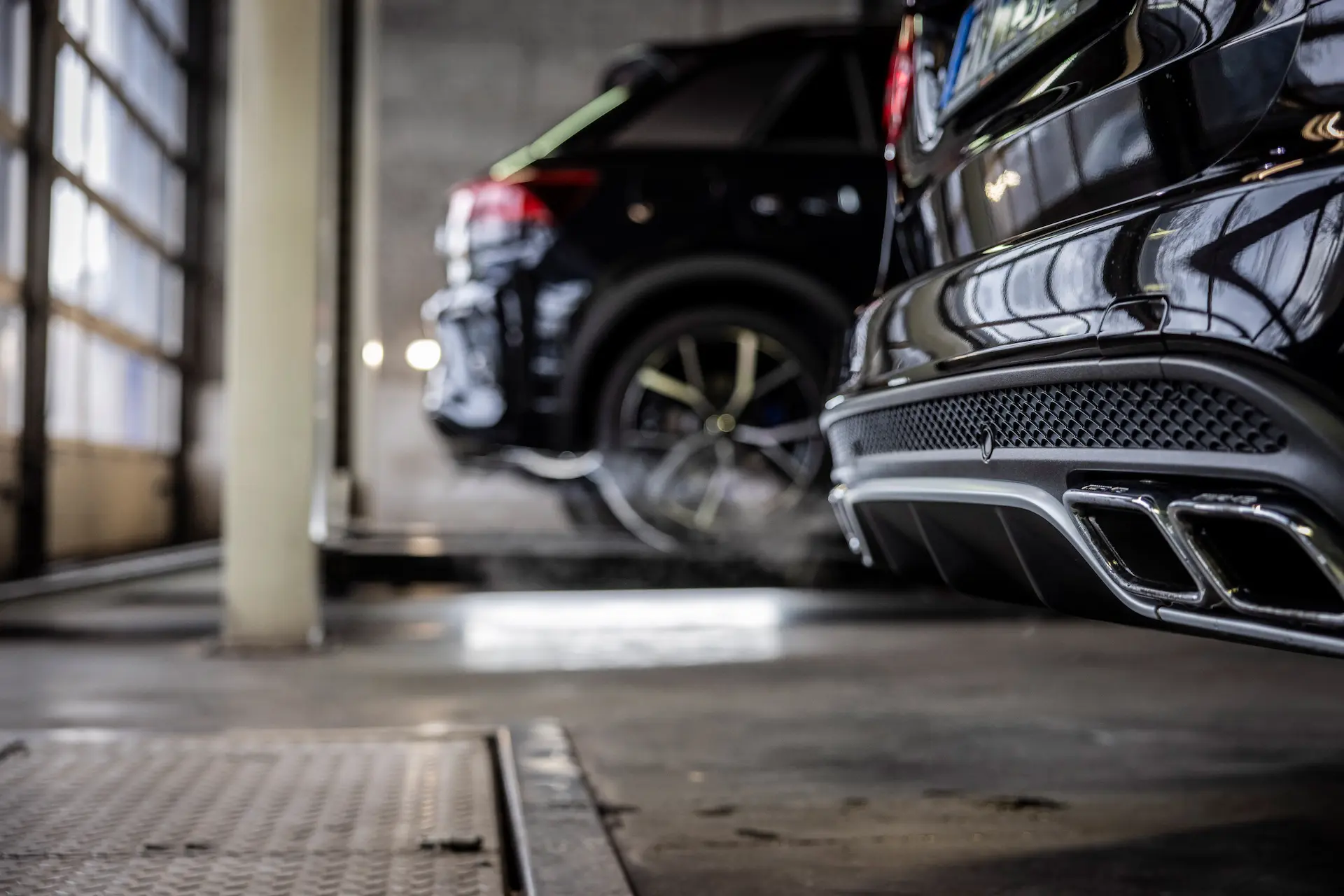 Detailaufnahme eines AMG-Fahrzeugs